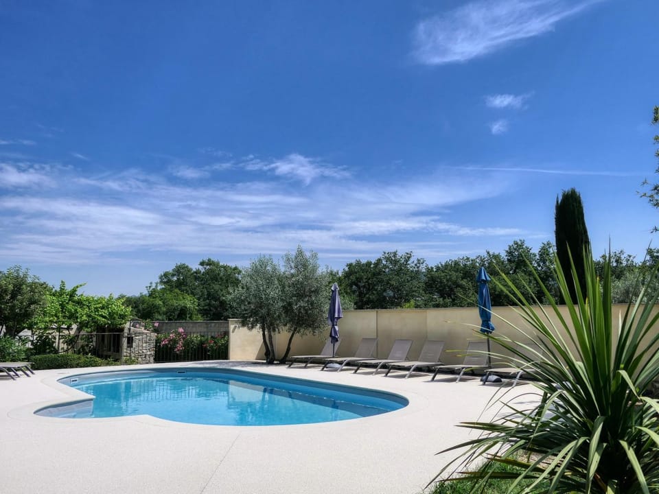 Pool view, Swimming pool, sunbed