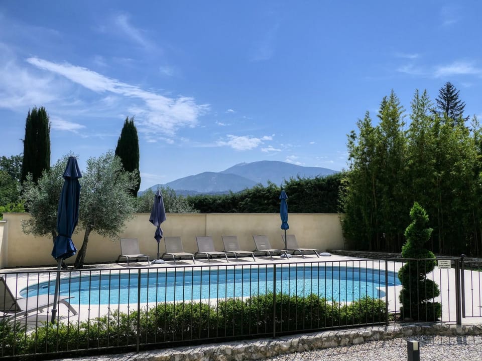 Nearby landmark, Natural landscape, Garden, Garden view, Mountain view, Pool view, Swimming pool, sunbed