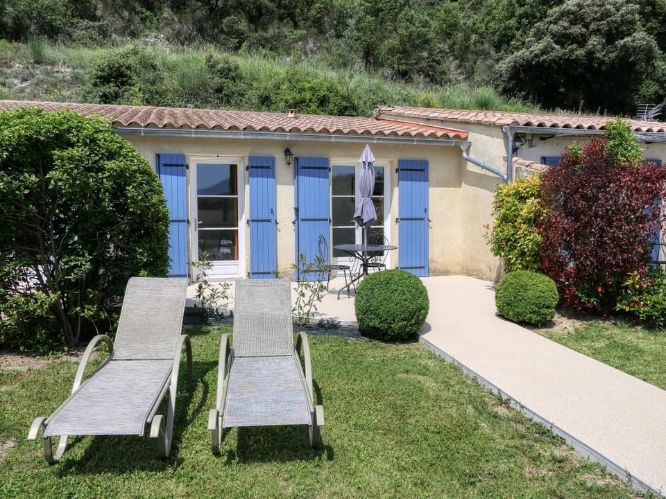 Patio, Garden, Garden view, sunbed