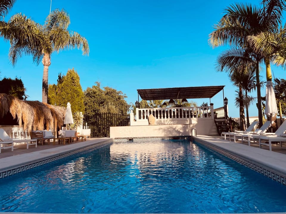 Day, Natural landscape, Pool view, Swimming pool, sunbed