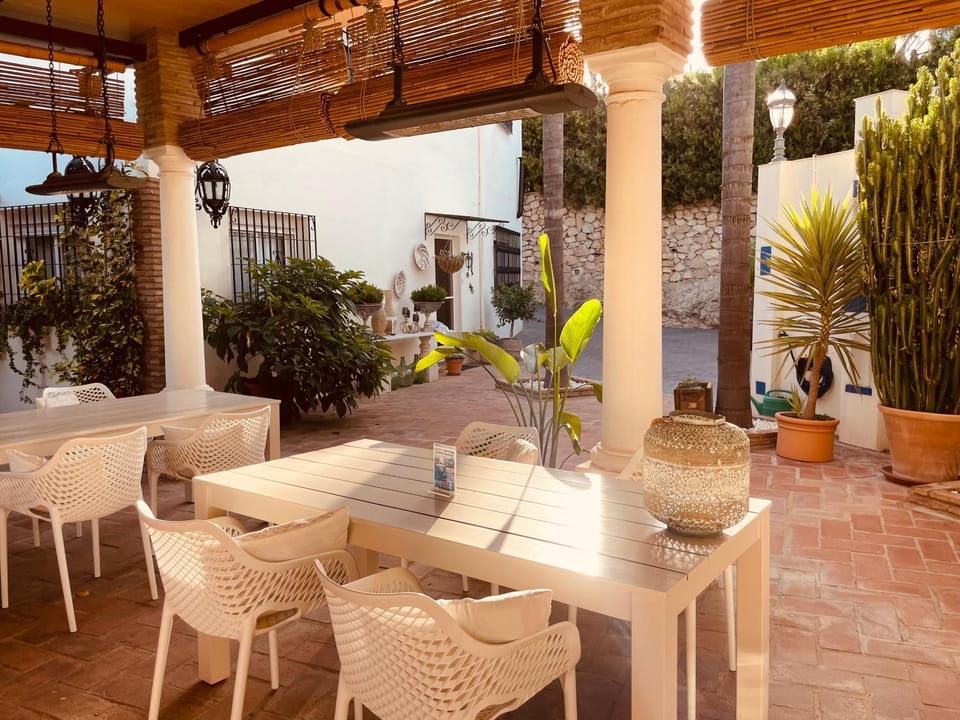 Property building, Patio, Day, Dining area, Breakfast