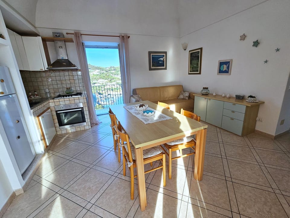 Living room, Seating area, Dining area, oven, stove