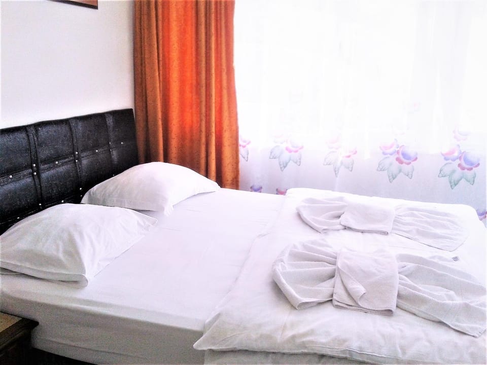 Staff, Staff, Spring, Bed, Day, People, People, Bathroom, Food and drinks, Other, Other, Photo of the whole room, Decorative detail, Decorative detail, Floor plan, On site, Guests, City view, City view, Buffet breakfast, Buffet breakfast, group of guests, group of guests, Family, Family