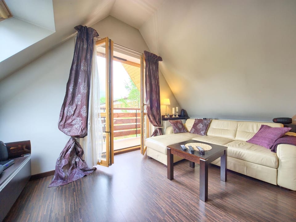 Bed, Balcony/Terrace, Living room, Photo of the whole room, Decorative detail, Seating area
