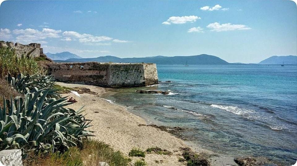 Τhe Roses House Apartment in Peloponnese, Western Greece and the Ionian