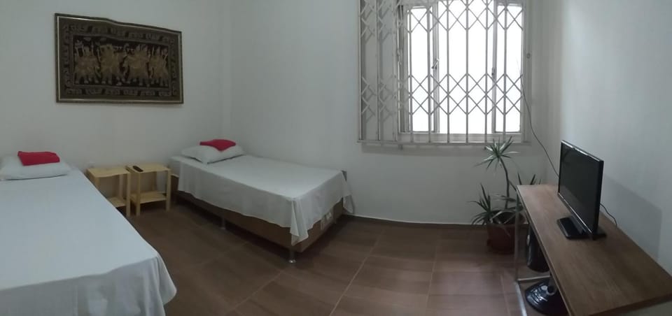 Bed, TV and multimedia, Bedroom