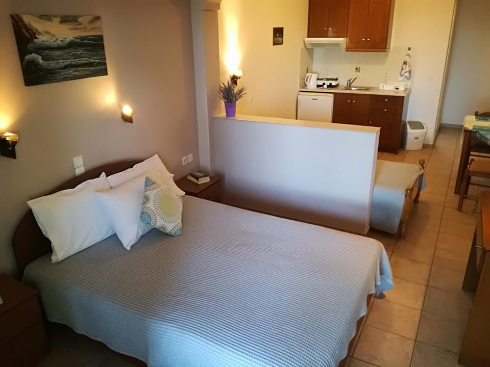 Kitchen or kitchenette, Photo of the whole room, Bedroom