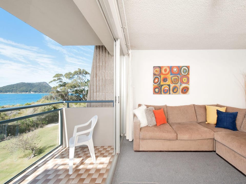 Ocean Shores Unit 10 27 Weatherly Close Apartment in Shoal Bay