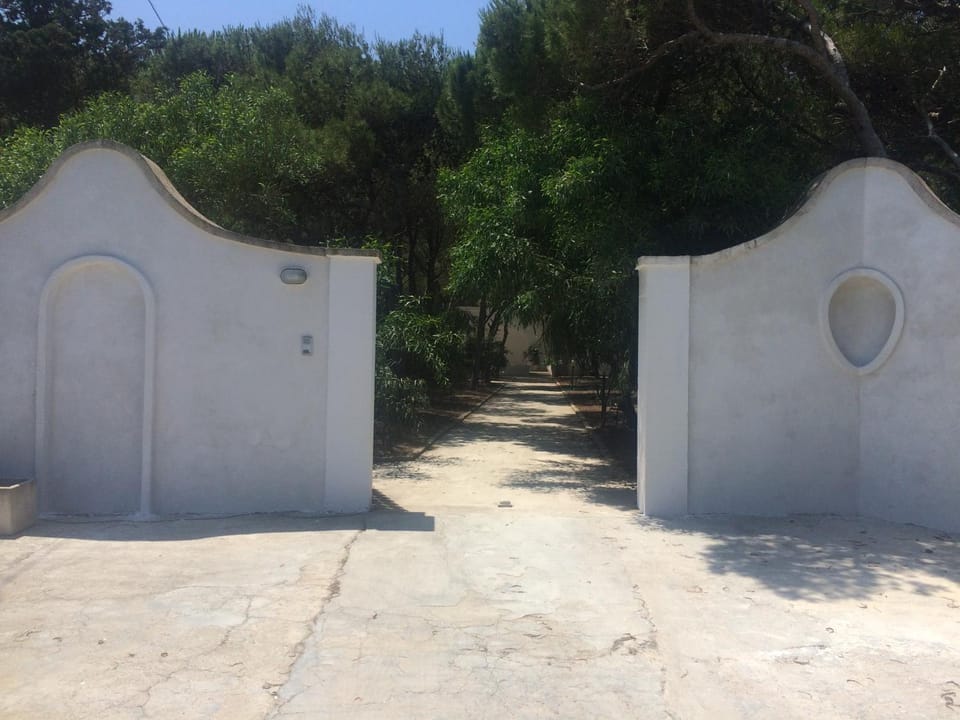 Facade/entrance, Beach, Garden view