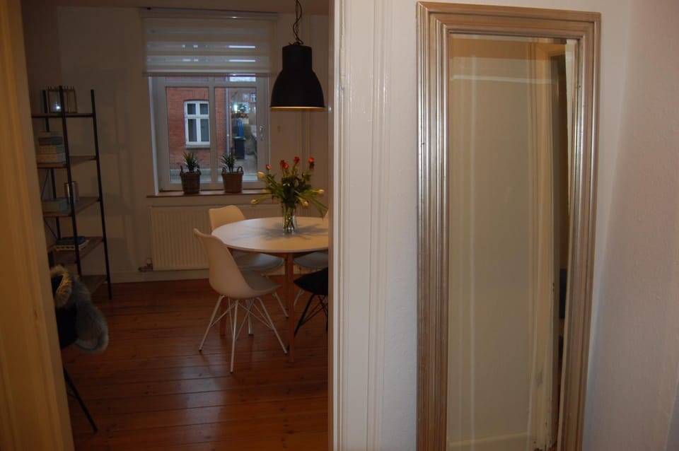 Living room, Street view