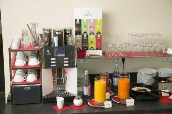 Buffet breakfast, Internal: Not applicable to any particular room