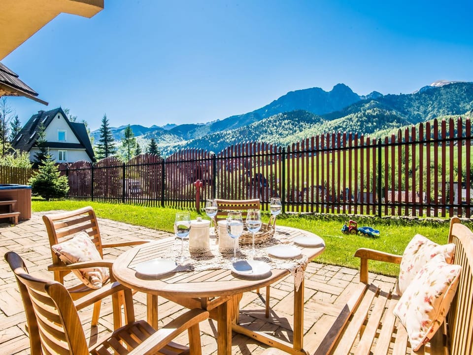 Balcony/Terrace, Mountain view