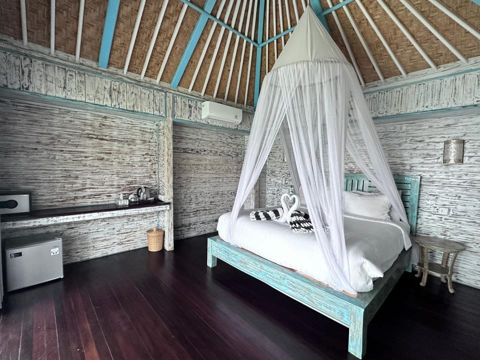 Ombak Bay Lembongan Campground/ 
RV Resort in Nusapenida
