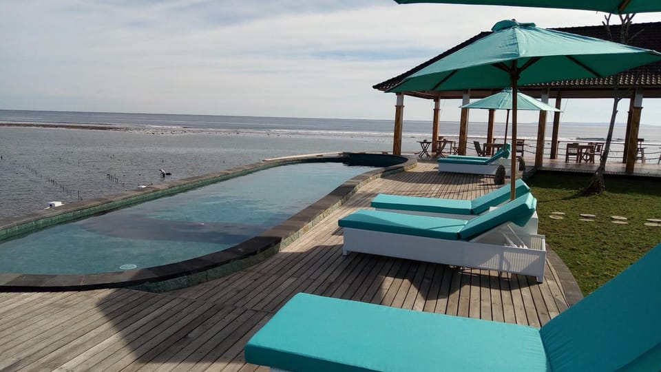Pool view, Sea view