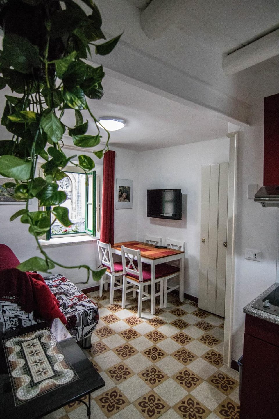 TV and multimedia, Living room, Seating area, Dining area, Evening entertainment