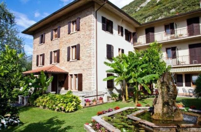 Property building, Day, Garden