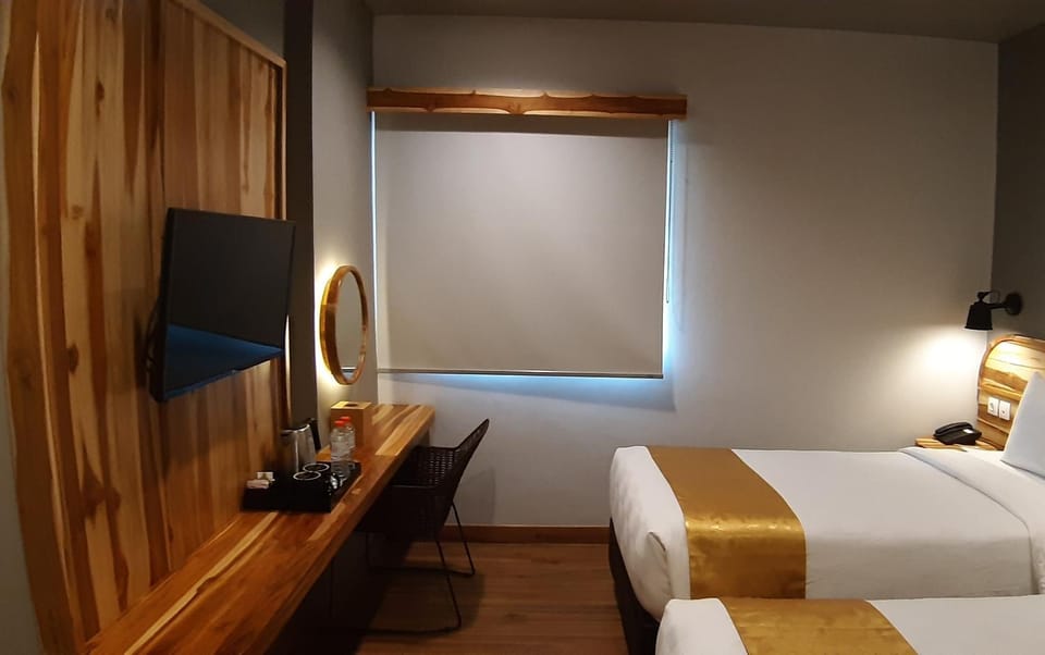Bed, TV and multimedia, Bedroom