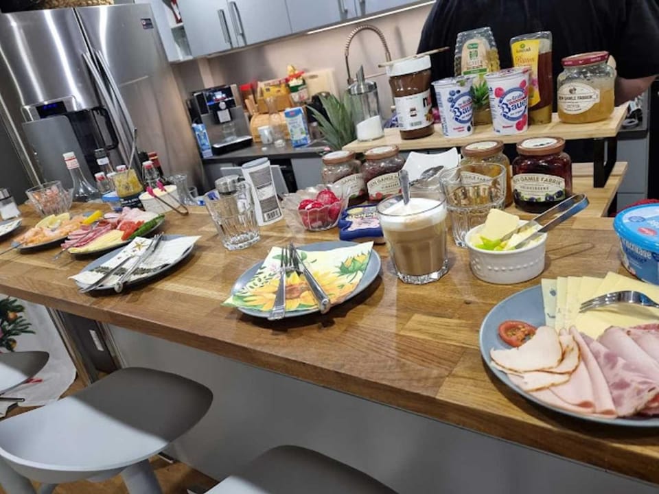 Breakfast, Continental breakfast