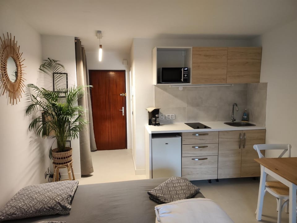 Studio NEUF - Cannes Marina - Terrasse & Piscine Apartment in Mandelieu-La Napoule