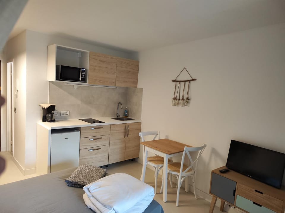 Studio NEUF - Cannes Marina - Terrasse & Piscine Apartment in Mandelieu-La Napoule