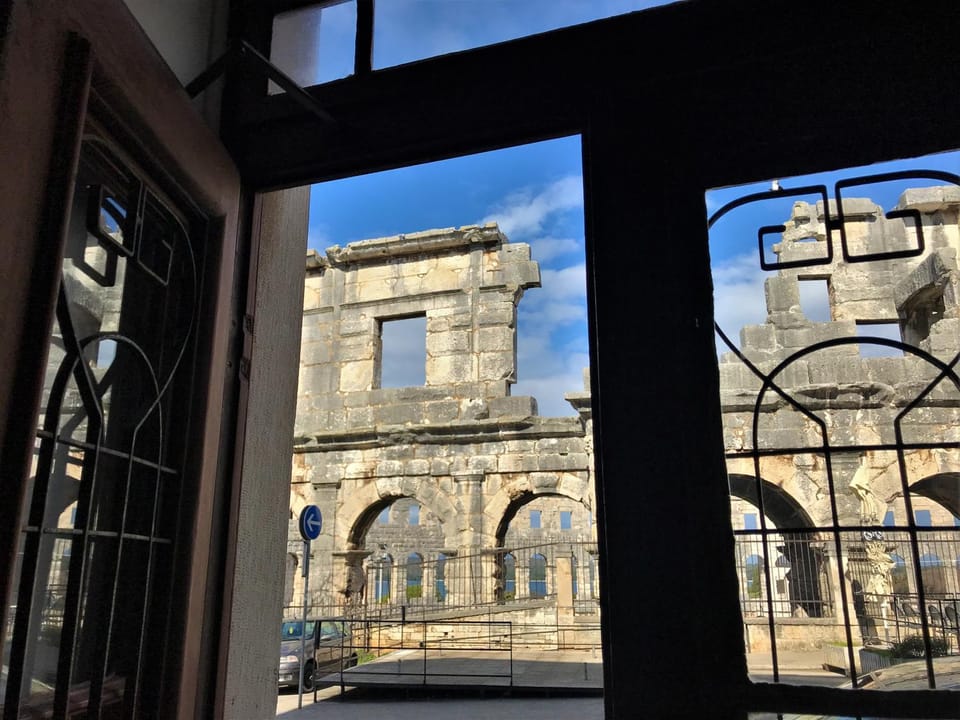 Facade/entrance