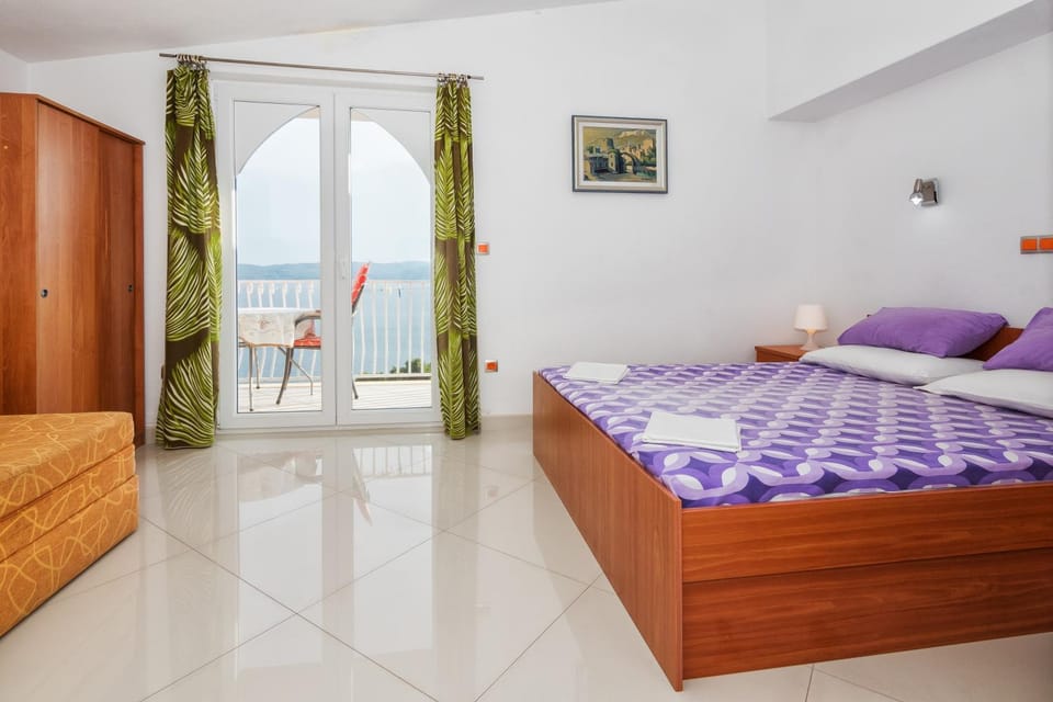 VieW on th sea PISAK Apartment in Split-Dalmatia County