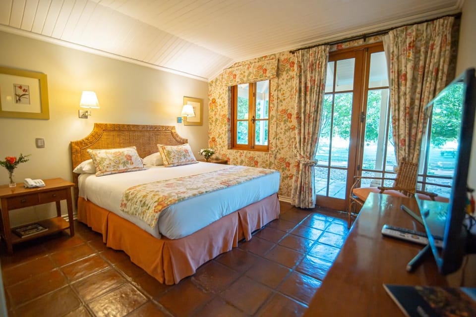 Bed, Photo of the whole room, Decorative detail