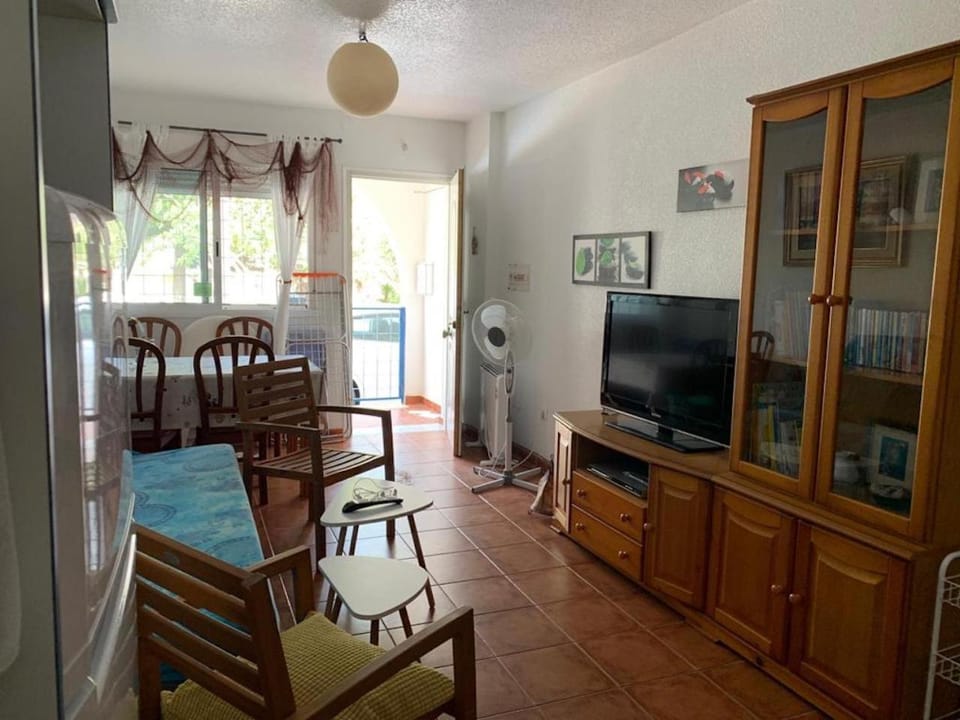 TV and multimedia, Seating area, Dining area