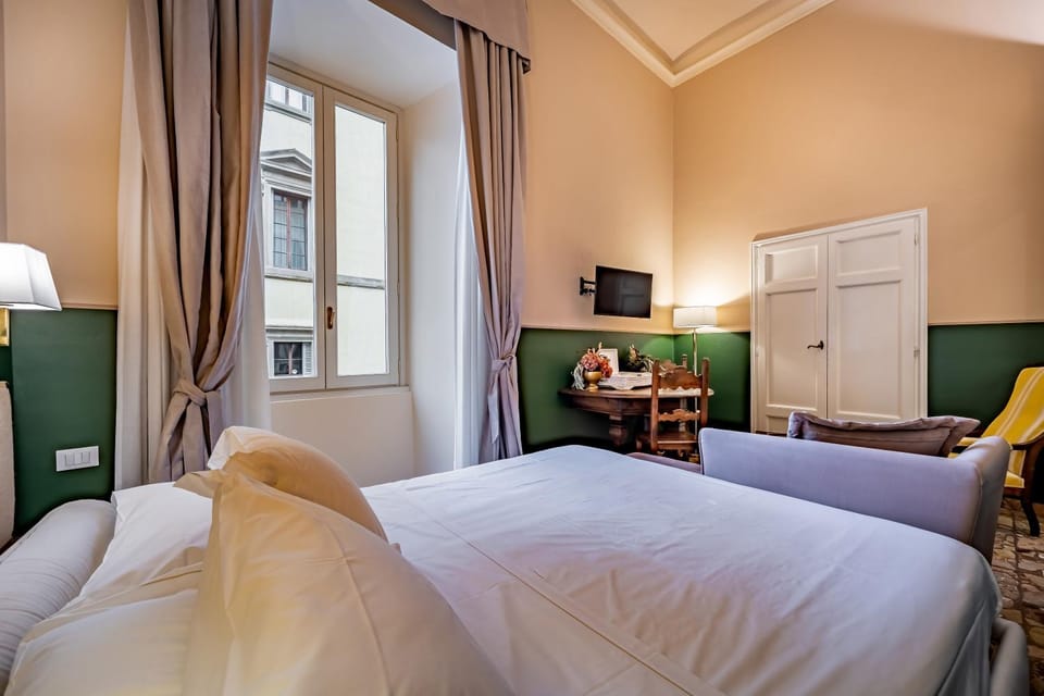 TV and multimedia, Photo of the whole room, Bedroom