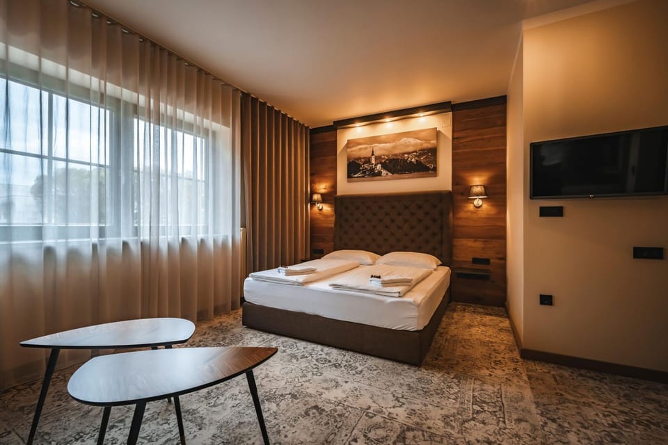 Communal lounge/ TV room, Bed, Bedroom