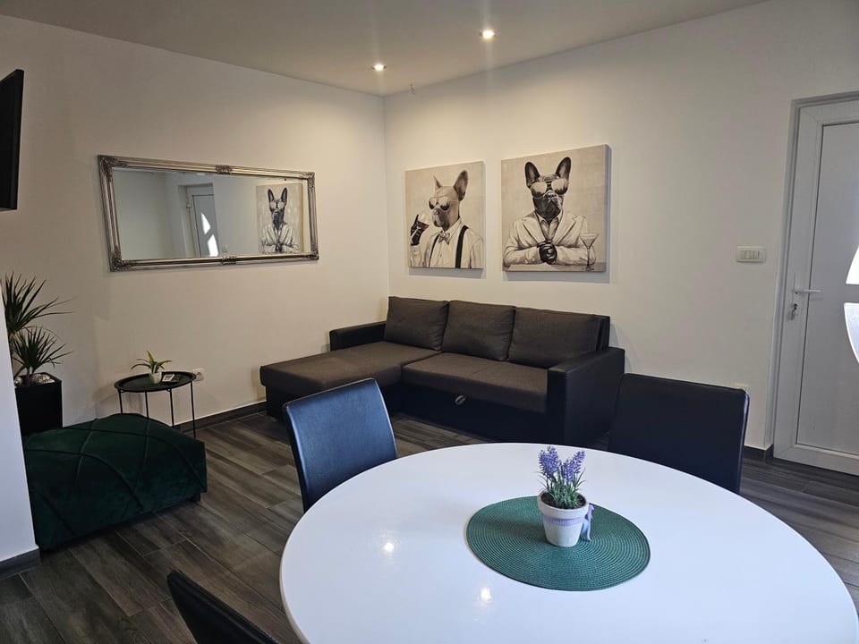 Living room, Dining area