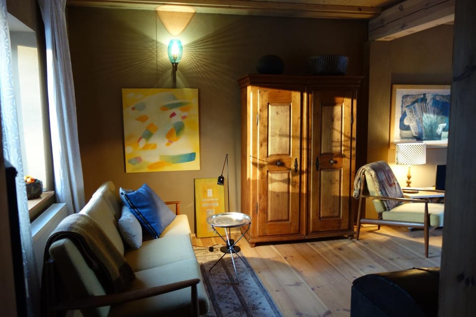 Living room, Photo of the whole room