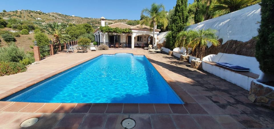 Property building, Mountain view, Pool view, Swimming pool
