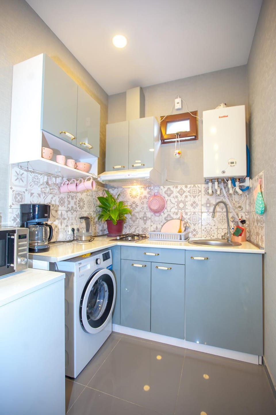 Coffee/tea facilities, Kitchen or kitchenette, Dining area