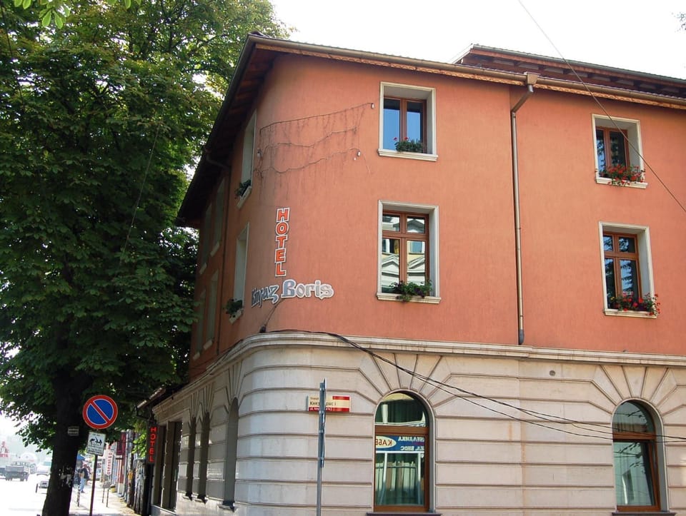 Facade/entrance