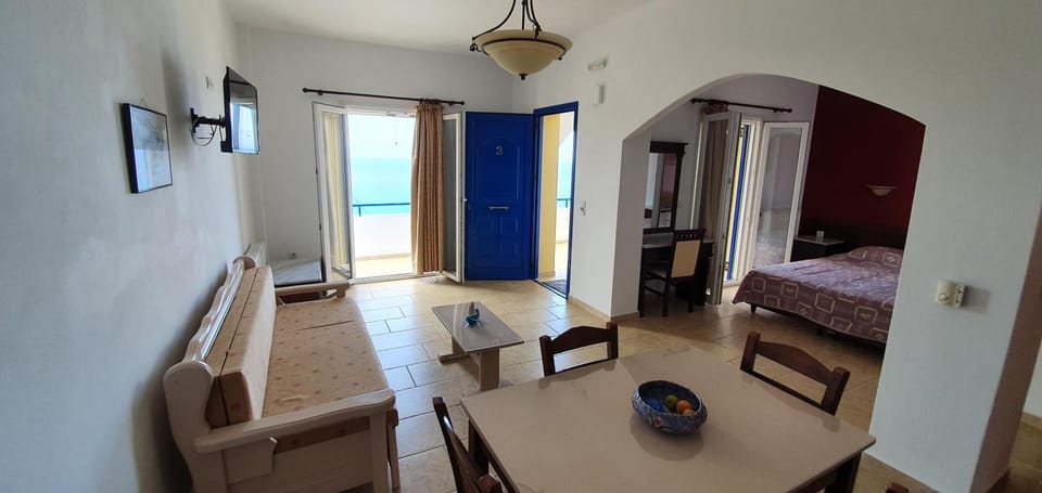 Living room, Photo of the whole room, Seating area, Dining area