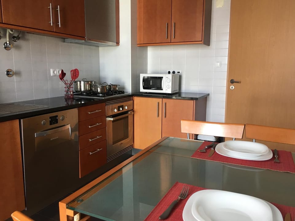 Coffee/tea facilities, Kitchen or kitchenette, Dining area