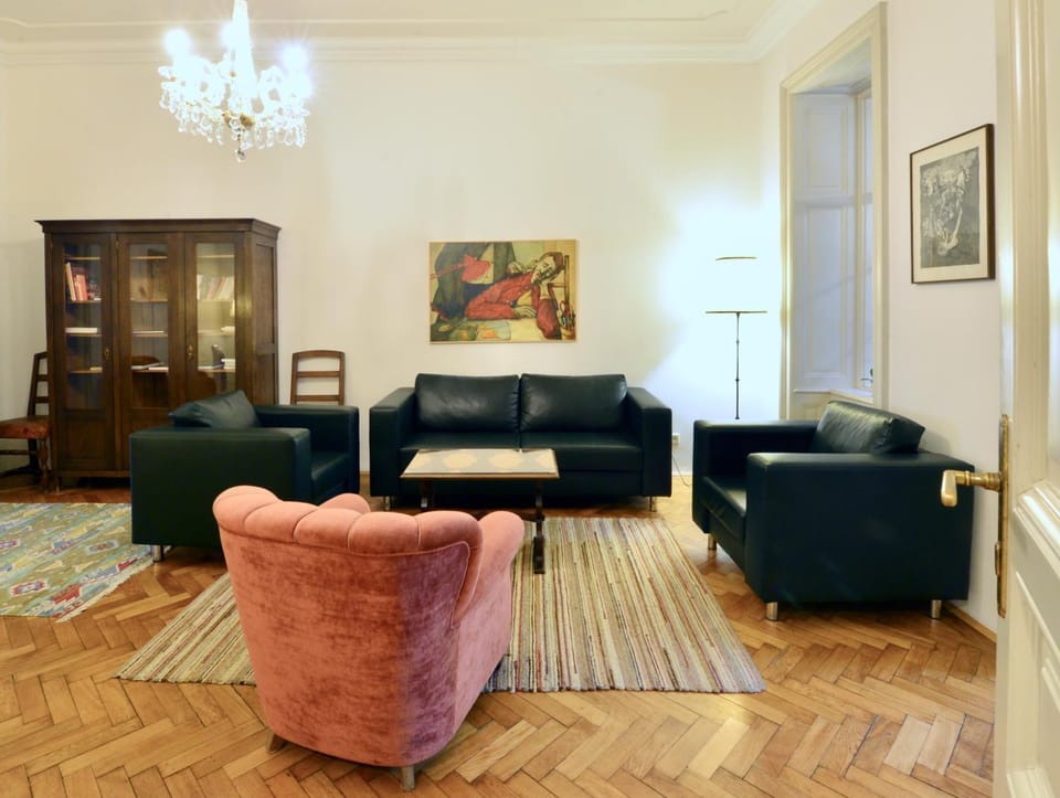 Top Flat - 1 FREE Parking Space At The Metro Apartment in Vienna