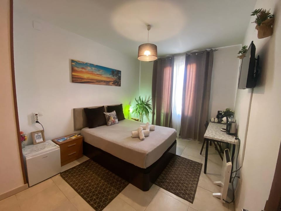 Room with private bathroom and balcony nearby the Mercado Central, center and beach Apartment in Alicante