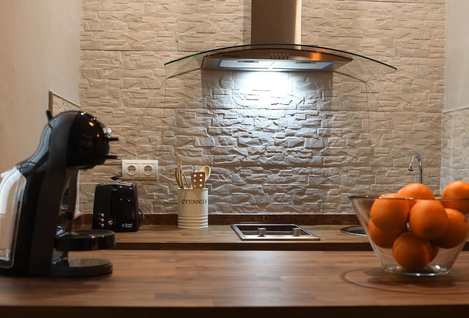 Kitchen or kitchenette, Food and drinks