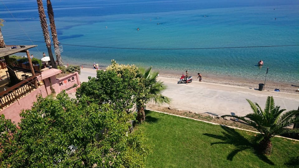 Nearby landmark, Spring, Day, Natural landscape, Beach, Sea view