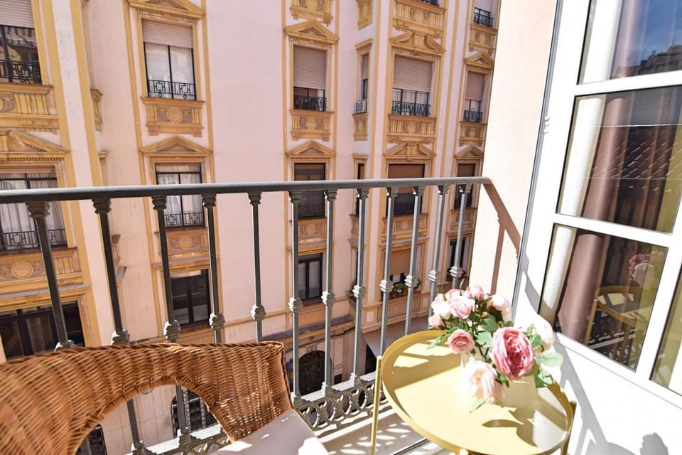 View (from property/room), Balcony/Terrace, Street view