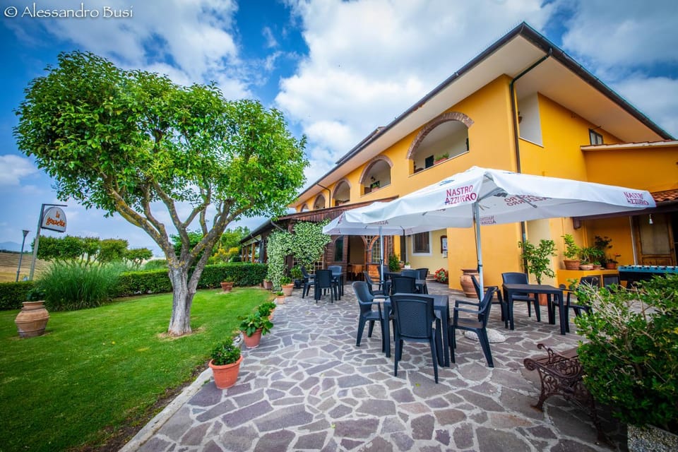 Restaurant/places to eat, Facade/entrance, Lounge or bar