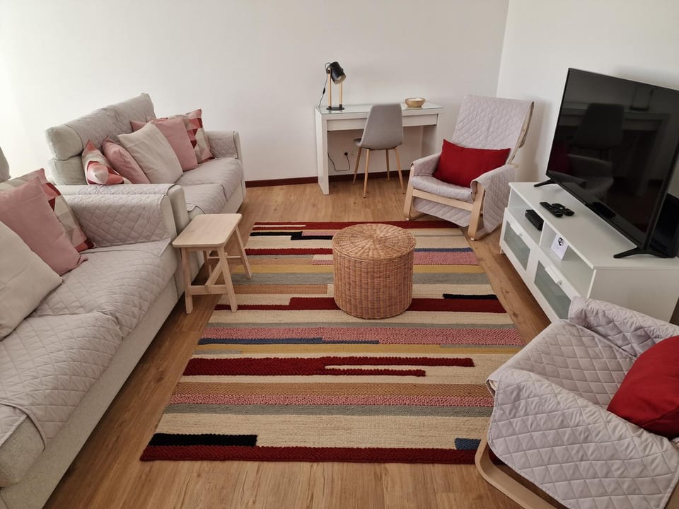 Communal lounge/ TV room, TV and multimedia, Living room, Seating area