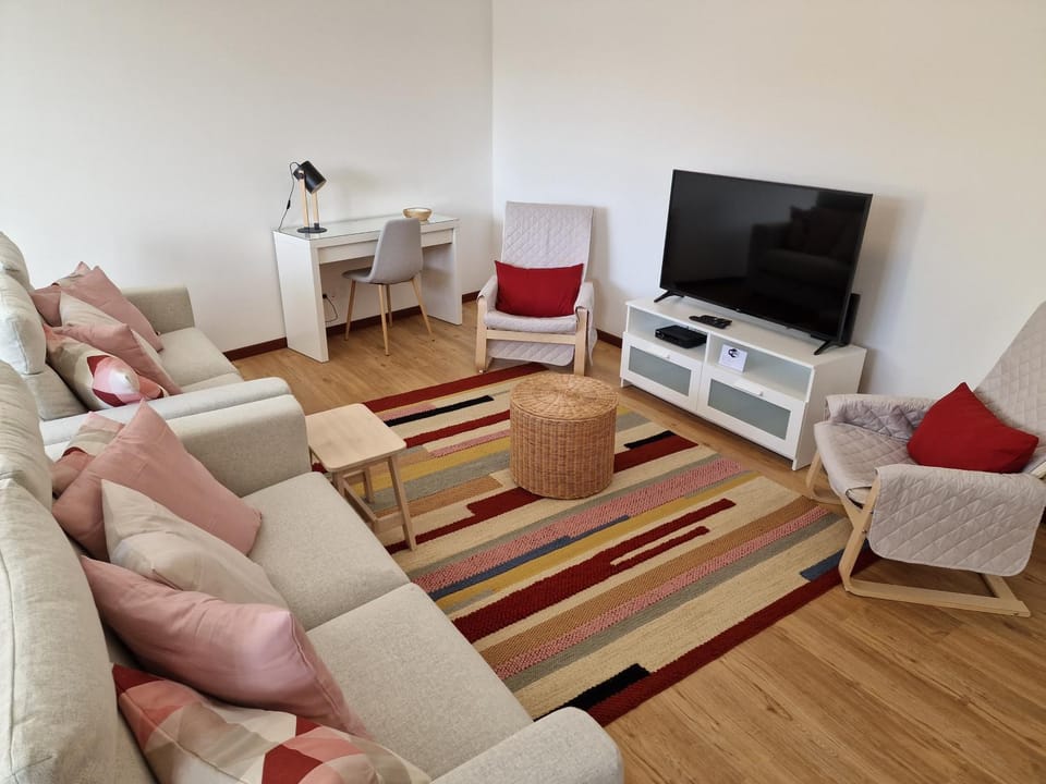 Communal lounge/ TV room, TV and multimedia, Living room, Seating area