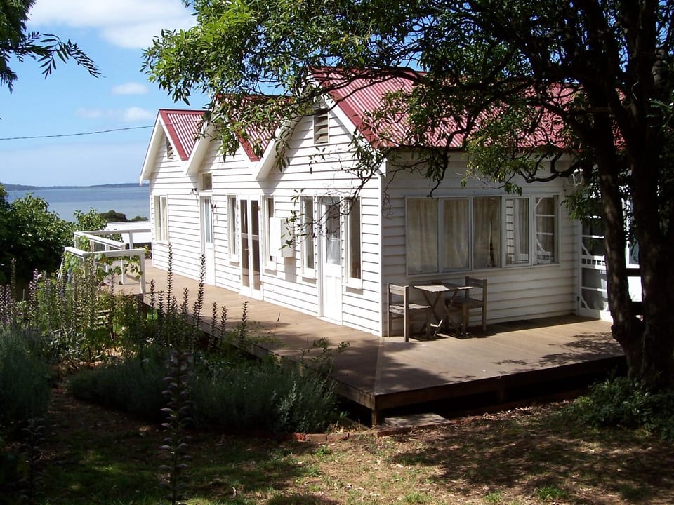 Captain Lock's Cottage House in Victoria