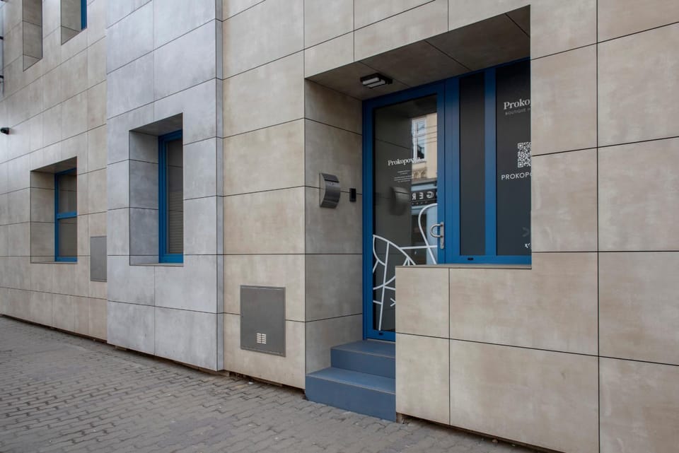 Facade/entrance