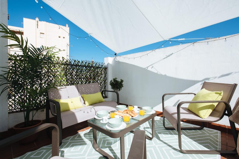 Hostly Orfila 3A-3B exclusive Penthouse-Center-Fibre-Parking Optional Apartment in Seville