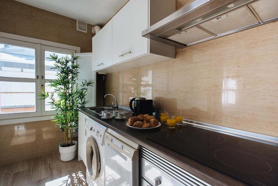 Hostly Orfila 3A-3B exclusive Penthouse-Center-Fibre-Parking Optional Apartment in Seville