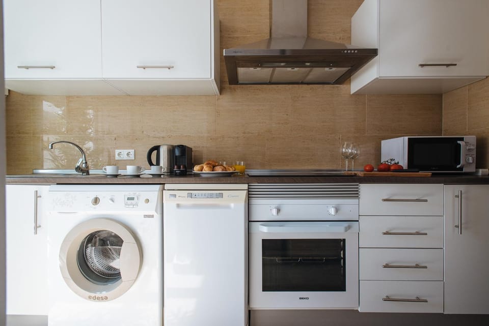Hostly Orfila 3A-3B exclusive Penthouse-Center-Fibre-Parking Optional Apartment in Seville